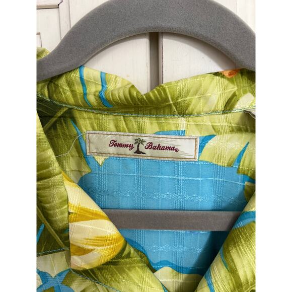 Tommy Bahama size large silk Hawaiin print button down shirt - Picture 3 of 4
